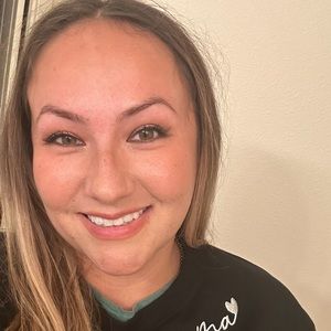 Meet your Posher, Angélica maría